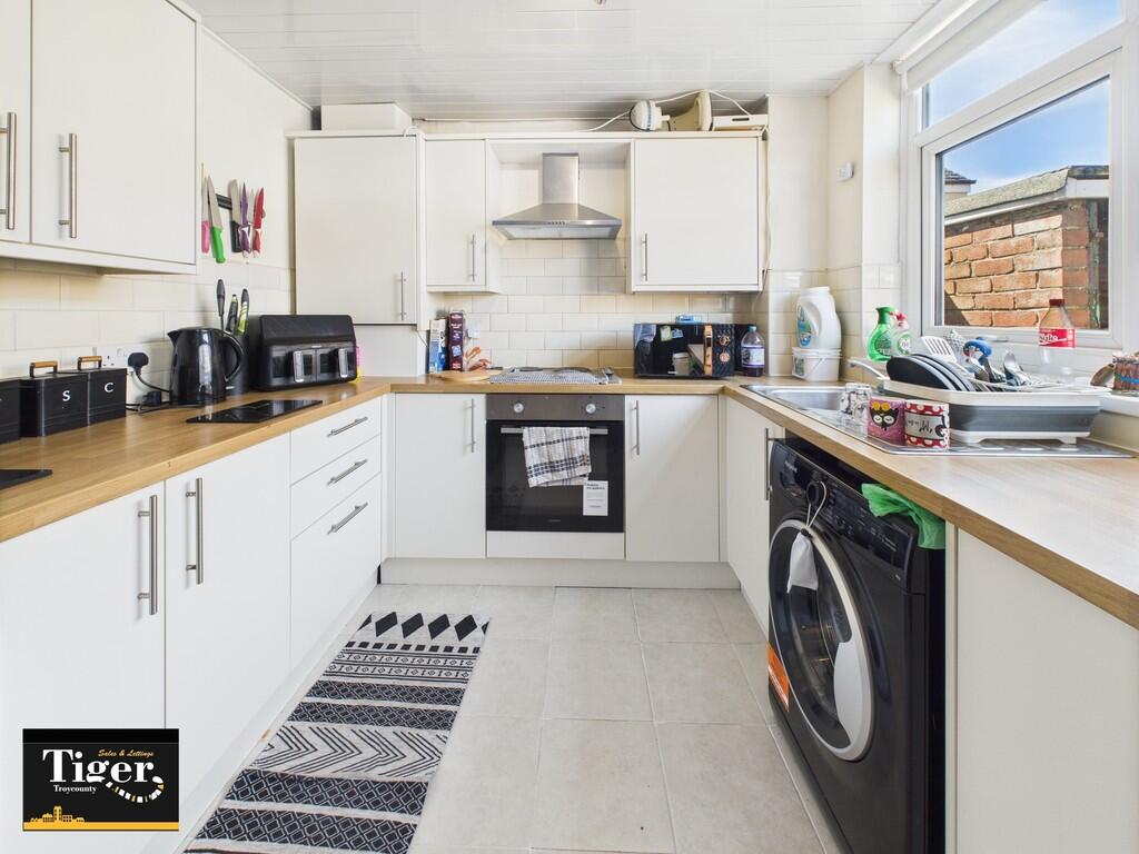 CAM02176G0-PR0633...