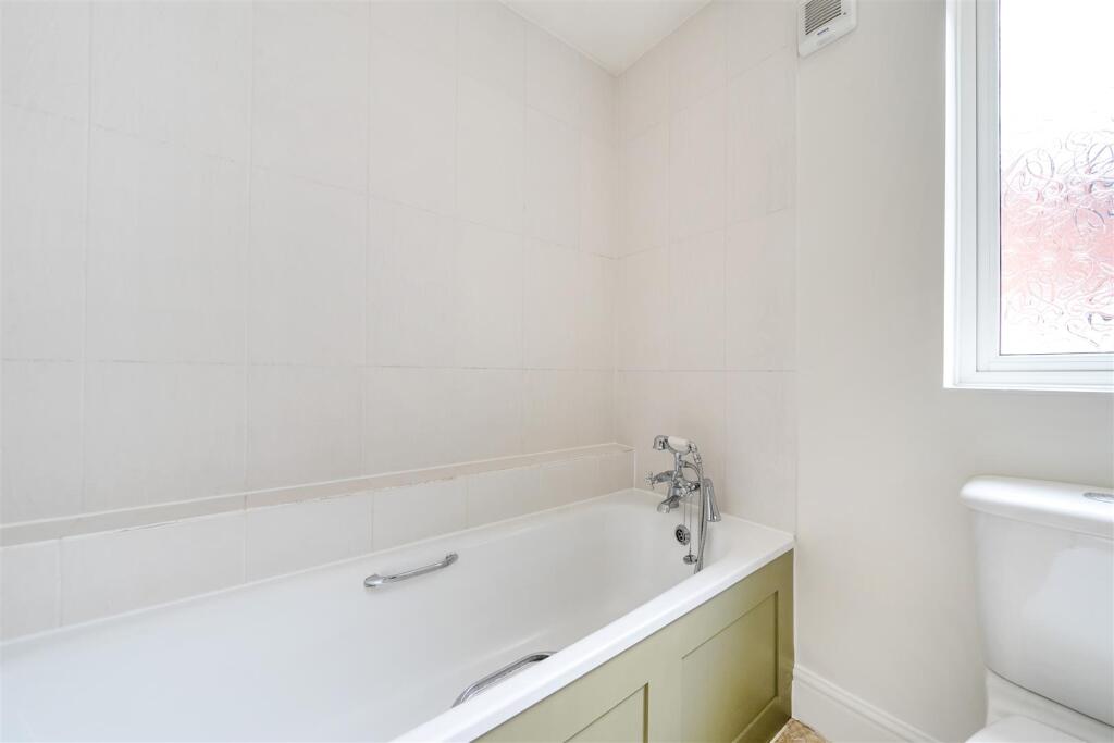 Bathroom (enhanced).jpg