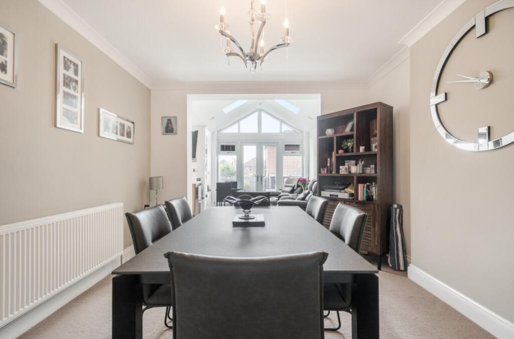 1304662-8-684b3e57bf788