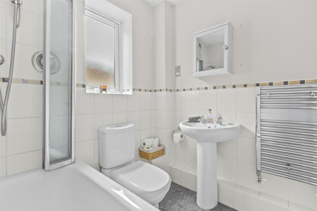 20 Boughton Way, HP6 6PU-7.jpg