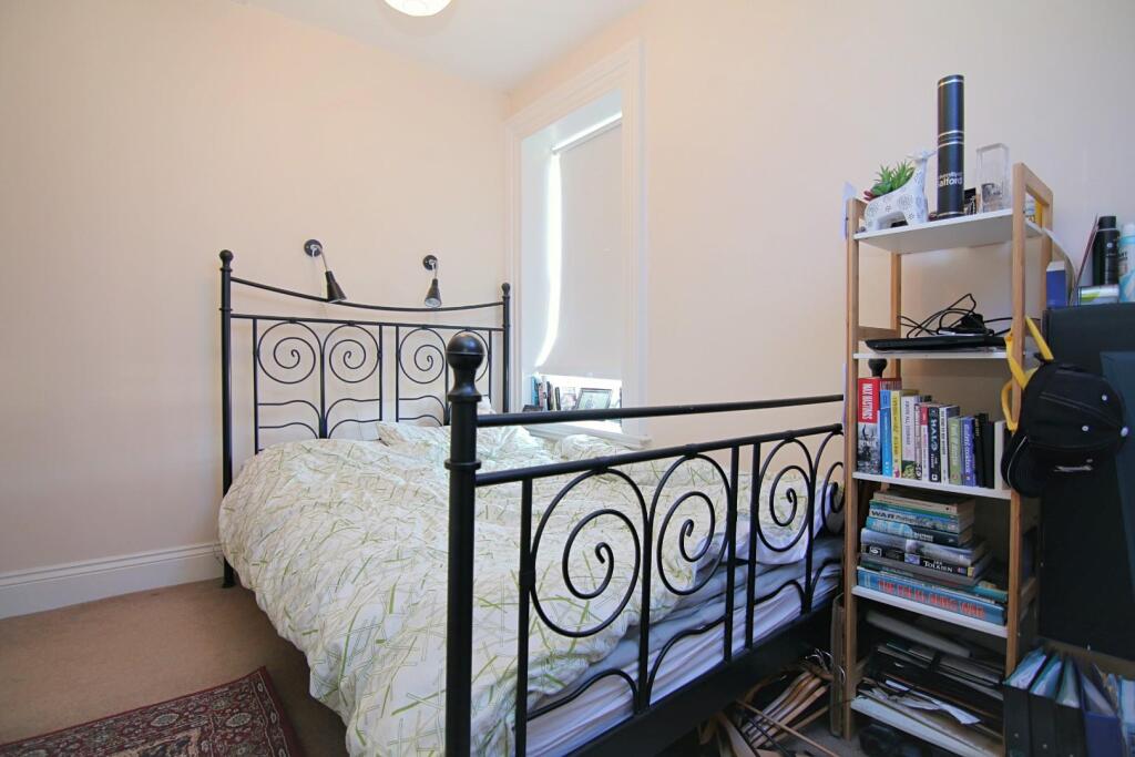 FLAT B BEDROOM