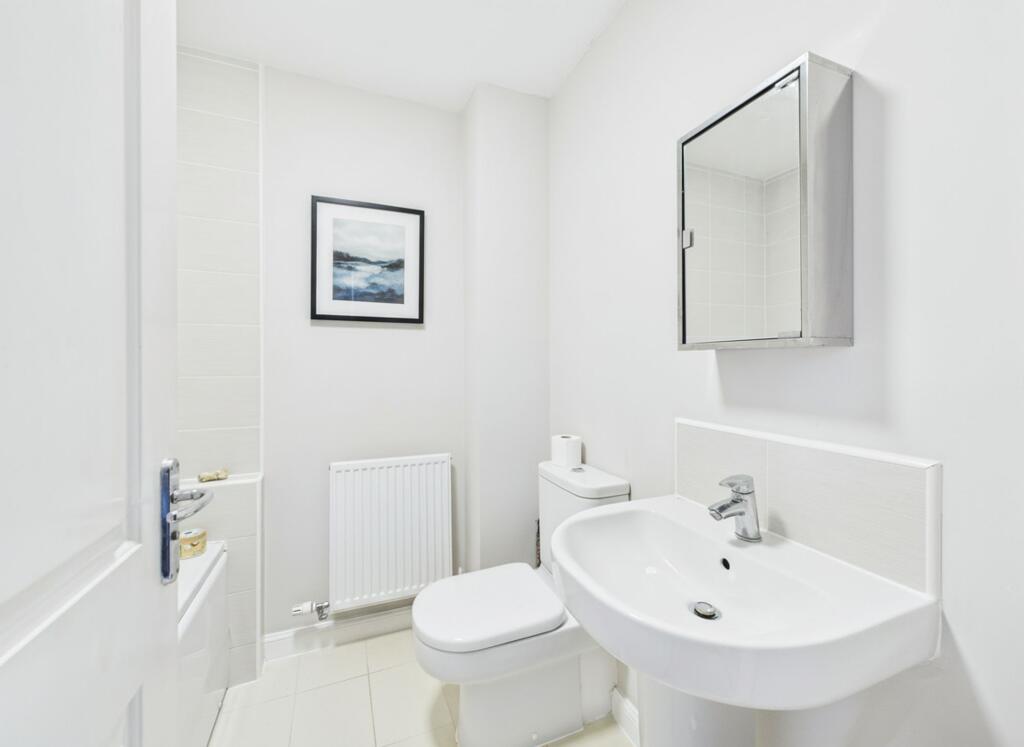 Bathroom (Second Floor)