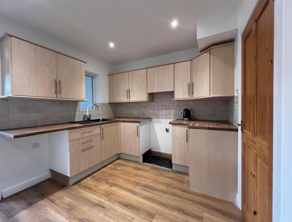 10 Greystone - Kitchen.jpg