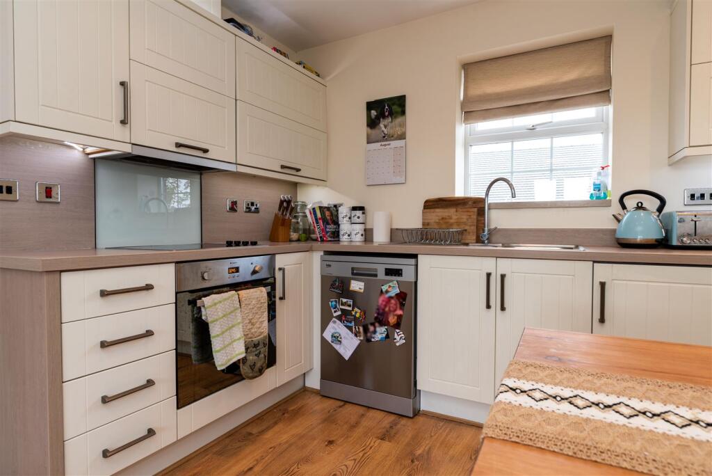 OPEN PLAN LIVING ROOM &amp; KITCHEN