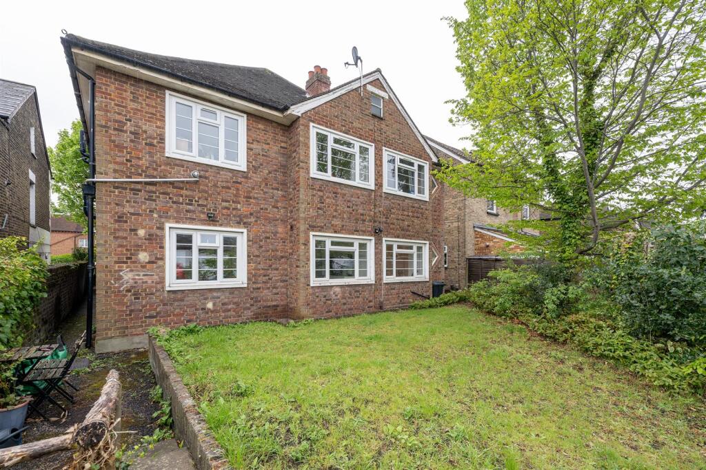 Chelmsford Road, E18