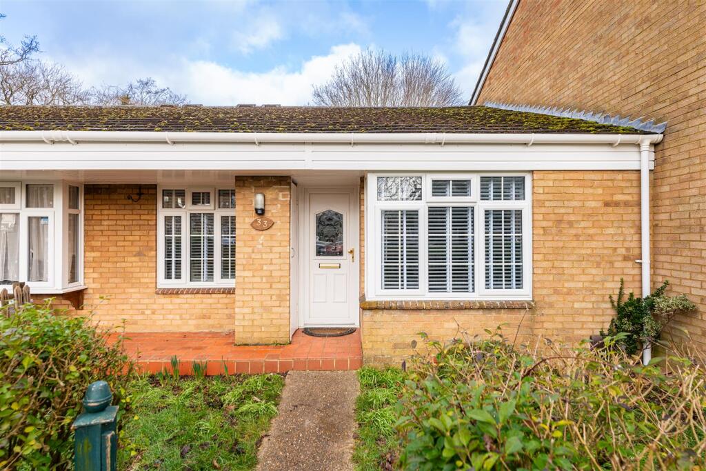 33 Lambeth Close main3.jpg