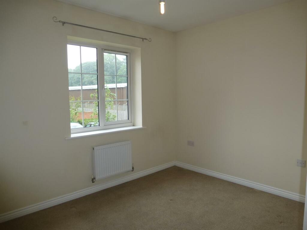 Bedroom 1 - 15 Edmonton Way.JPG