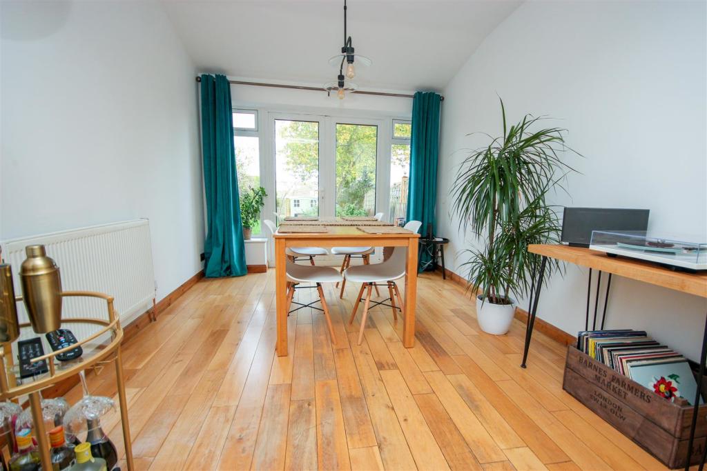 Dining Area.jpg