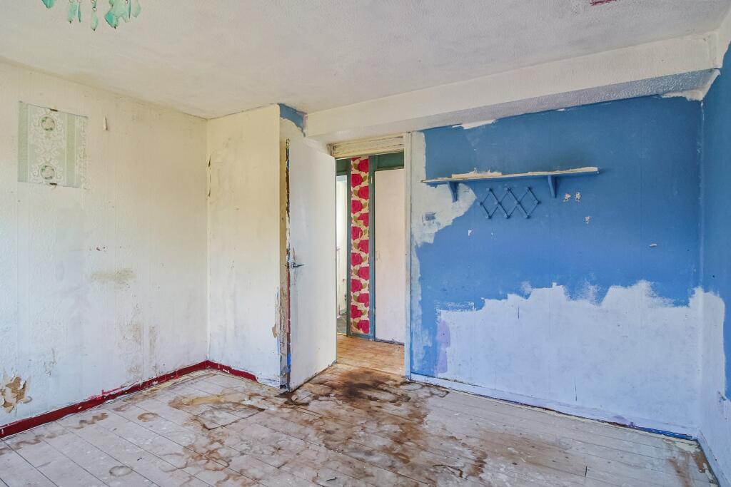 242 Pilgrims Way, Andover, SP10 5HU