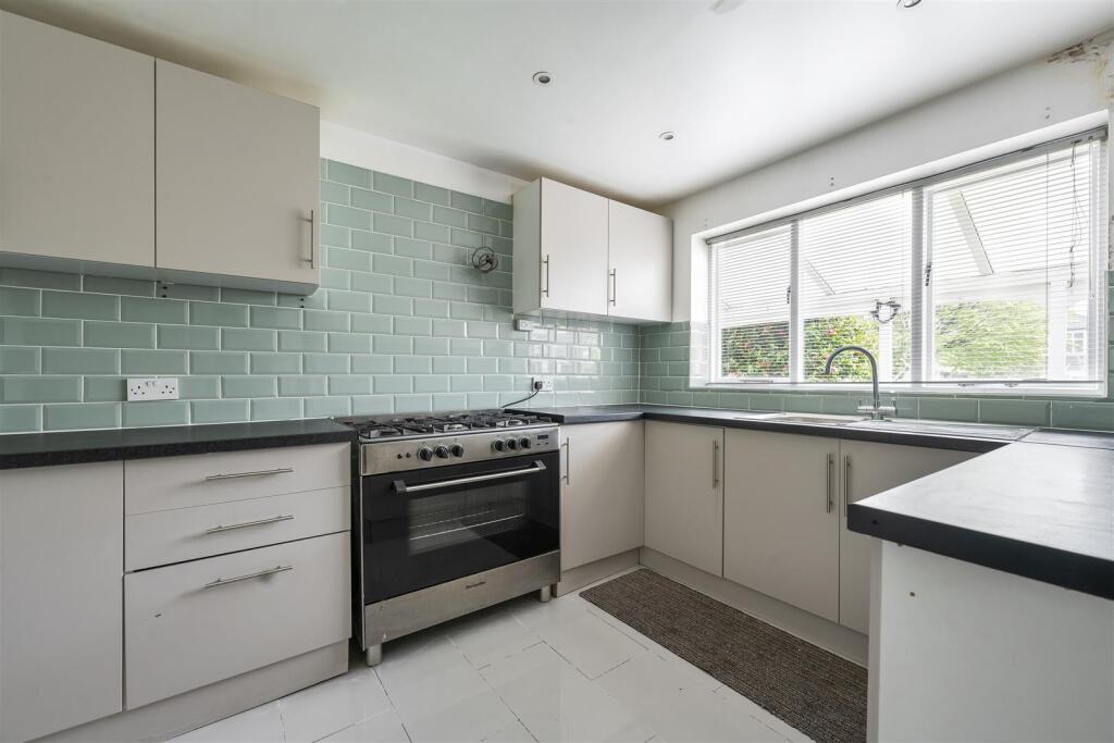 Wordsworth Avenue, E18