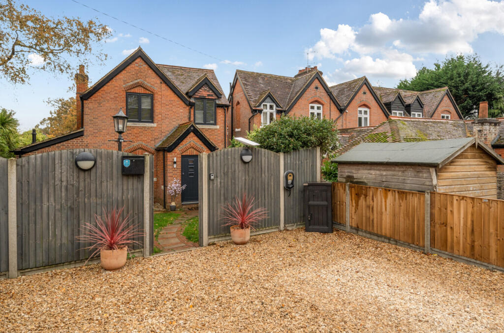 1375749-20-690c7f...