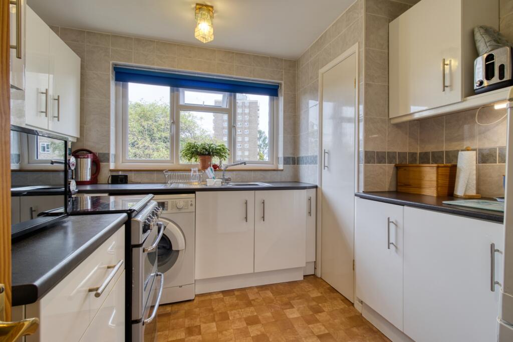 Kitchen - EweMove Swindon South