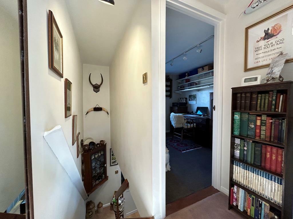 FIRST FLOOR LANDING