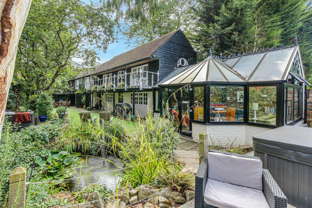 1.  The Summer House, High Street, Brasted, TN16 1