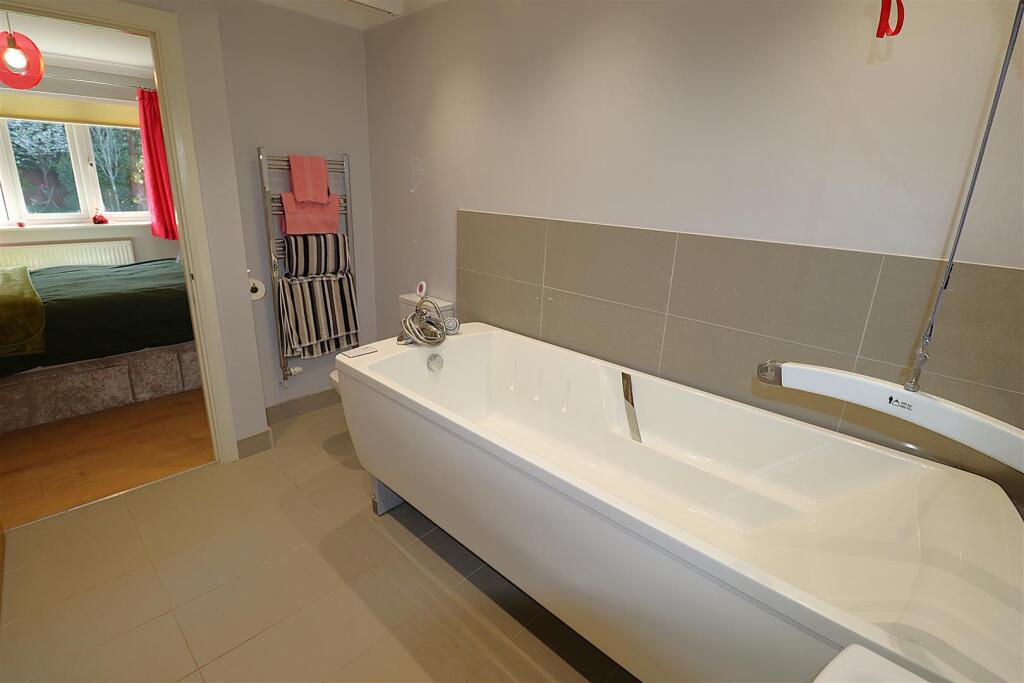 En-Suite Bathroom
