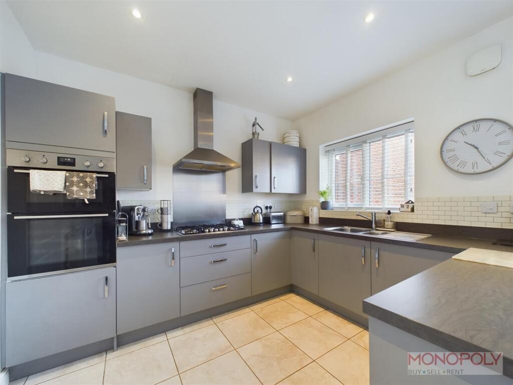OPEN PLAN KITCHEN/DINING/LIVING ROOM