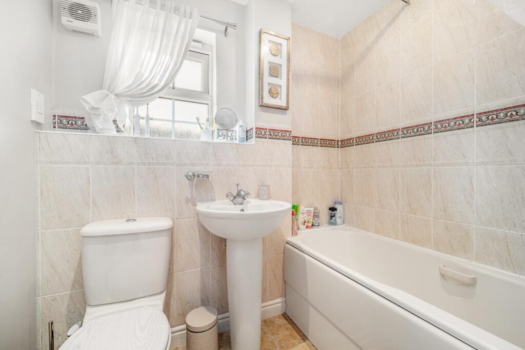 2 Heron Way (Spalding)-23