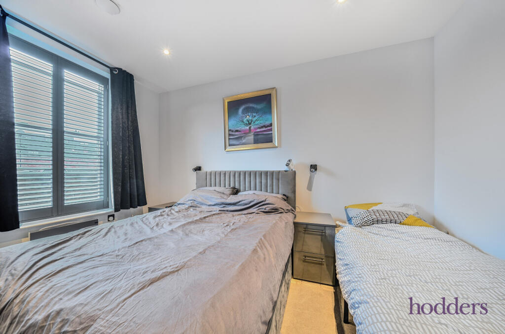 30136585-4279-4e2...