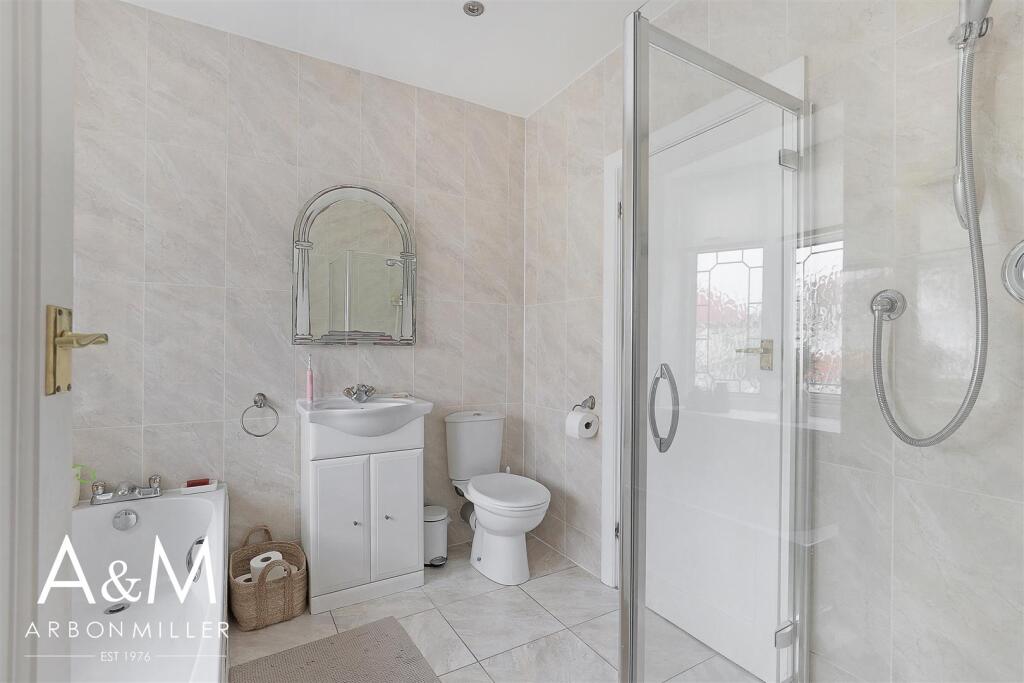 En-Suite Bath/Shower Room