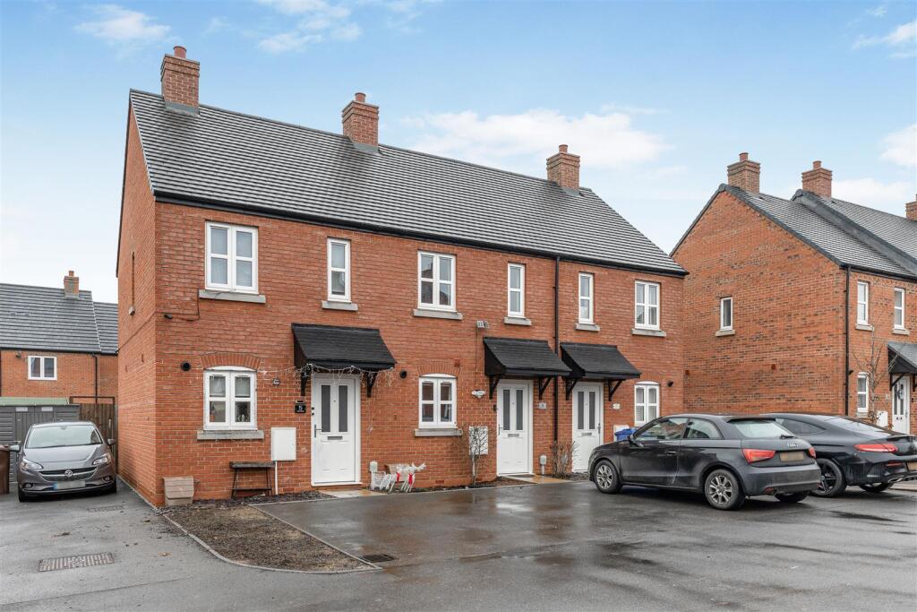 Hana Close, Banbury