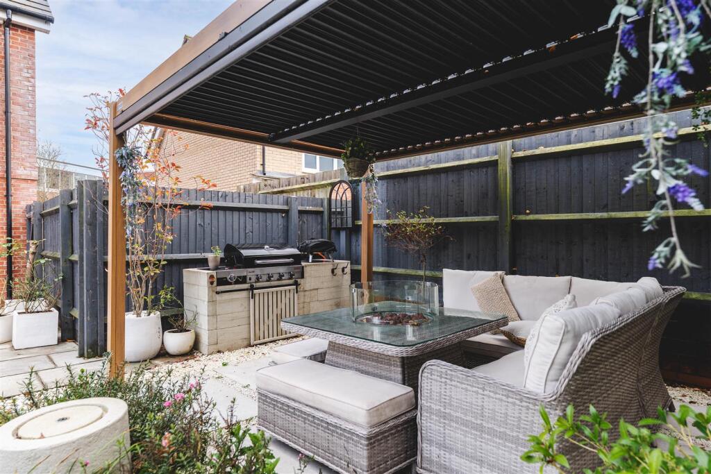 Redbank Close-32.jpg