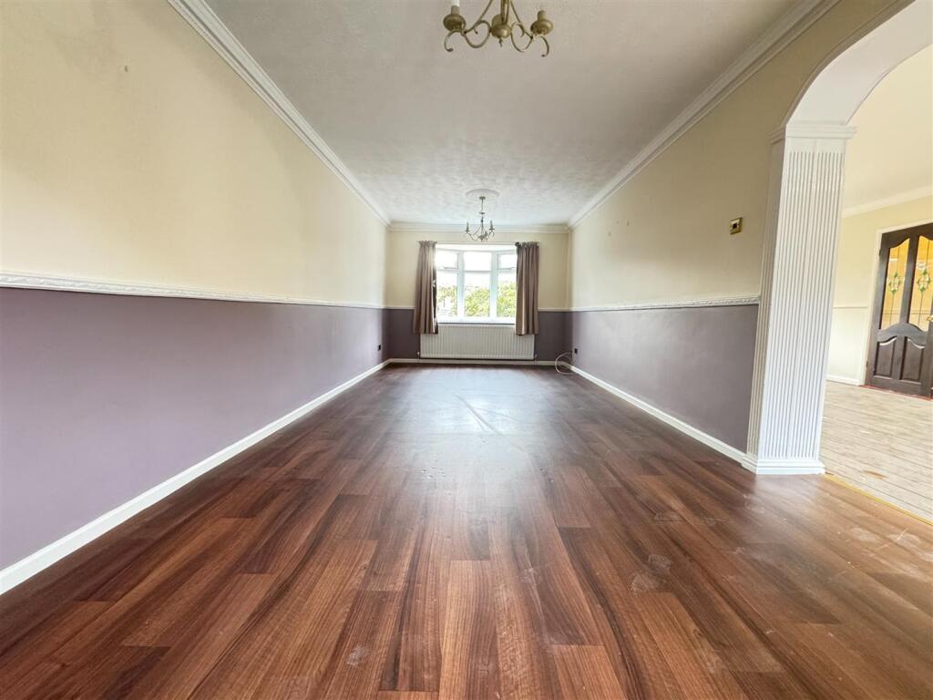 DINING FAMILY ROOM