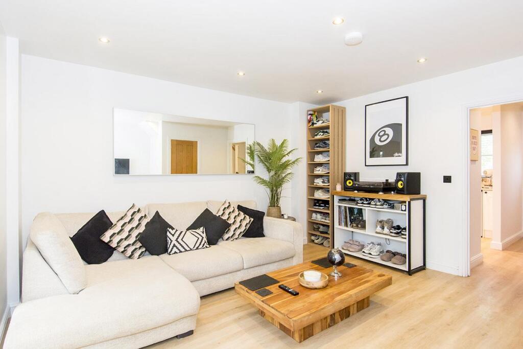 (Lounge/Diner Photo Two)