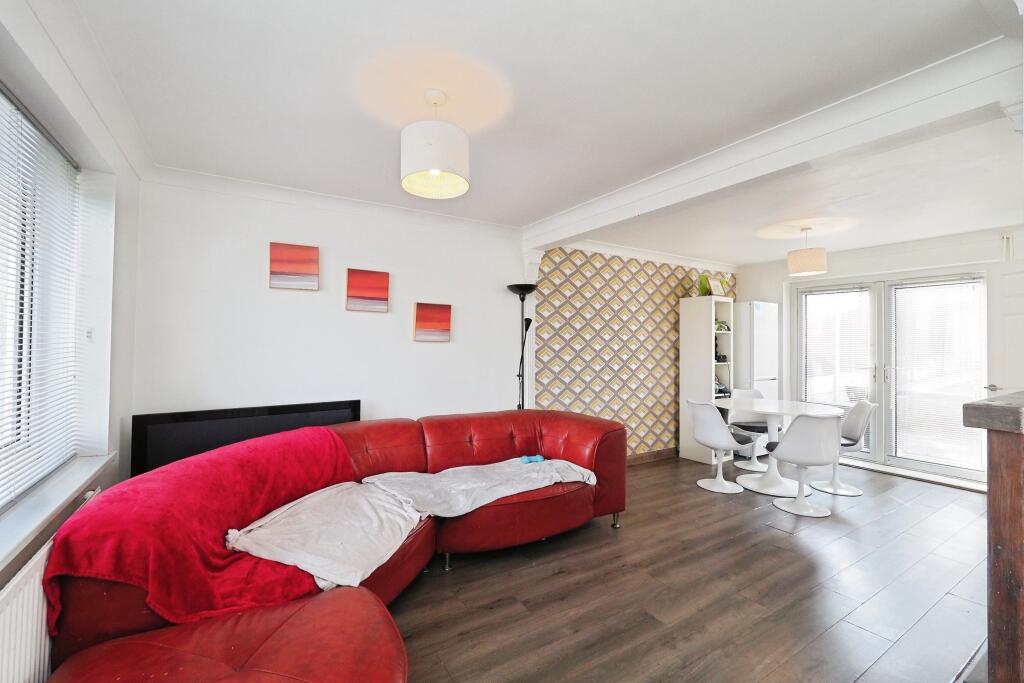 Bright and Spacious Lounge Dining