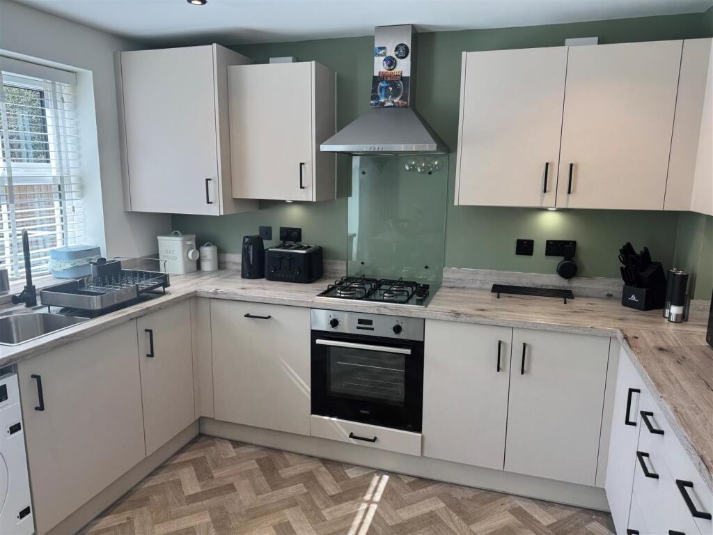 KITCHEN/BREAKFAST ROOM