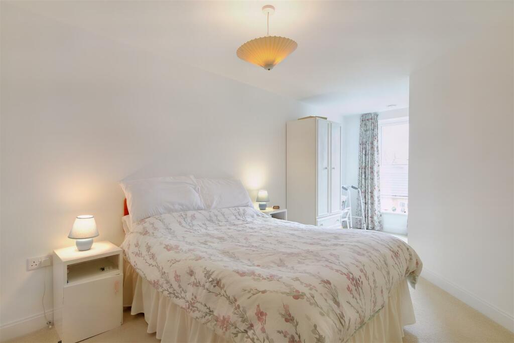 8539275-interior02.JPG