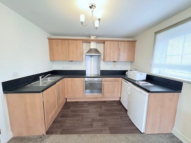 39 Gladstone Bathroom Kitchen.jpg