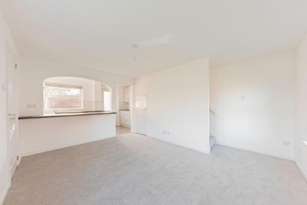 Living/Dining Room (2)