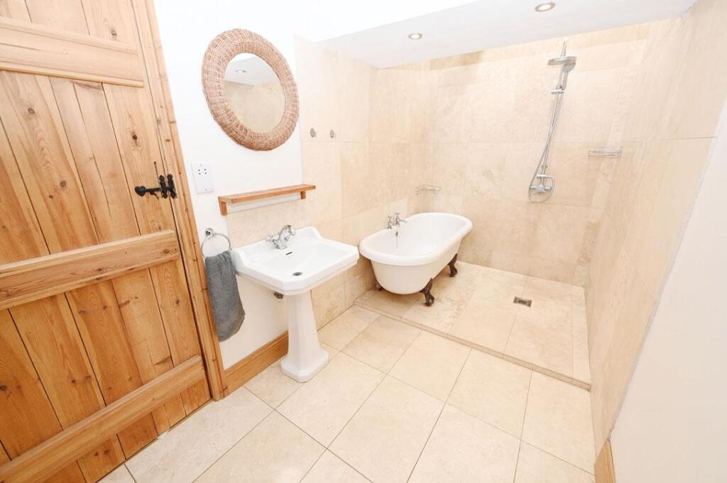 Large BATH/SHOWER ROOM