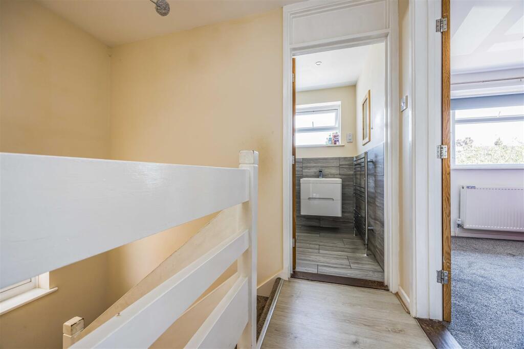 99 Church Road, Hayling Island-Small-PorticoMarket