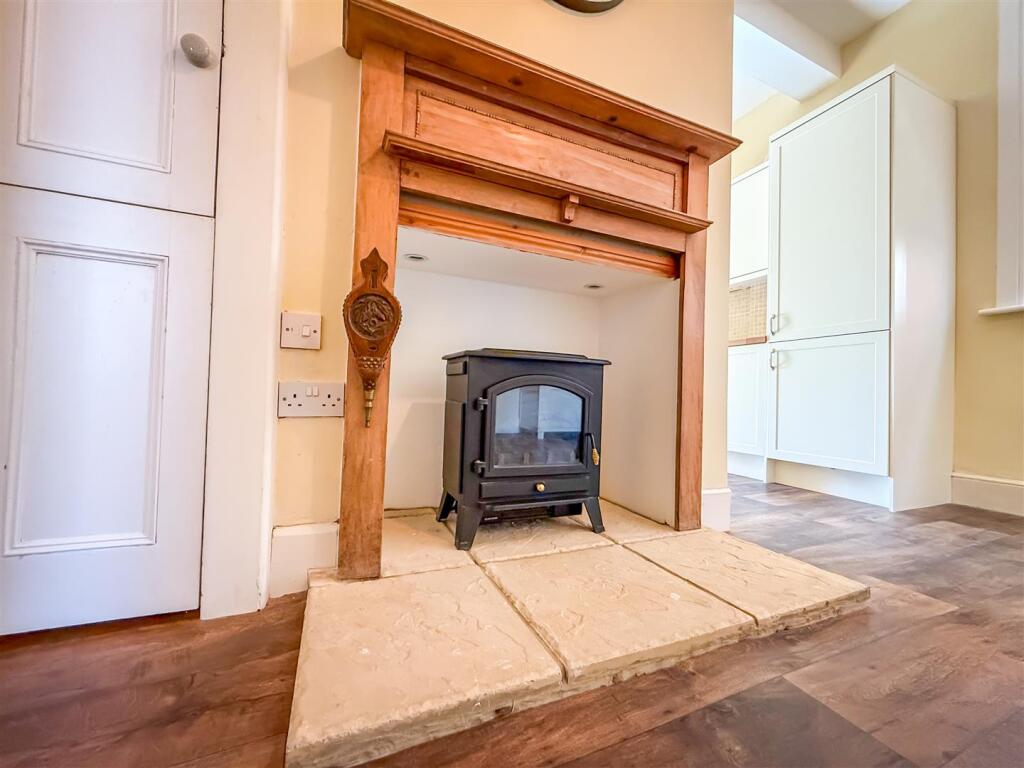 BREAKFAST ROOM AREA