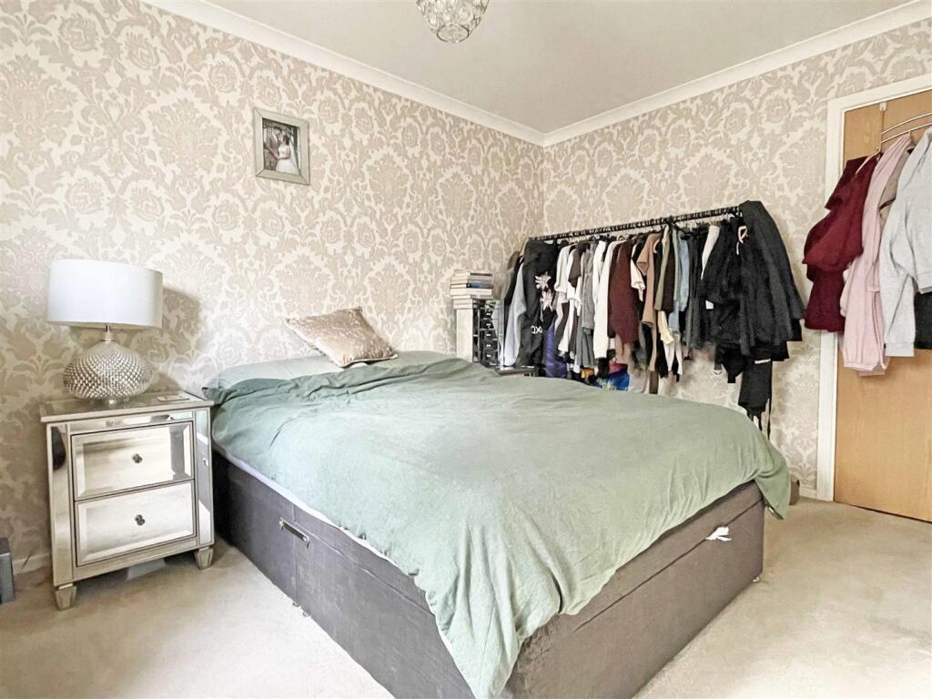 Bed1.jpg