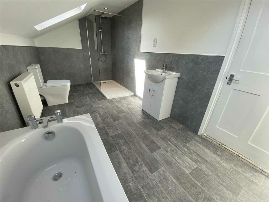 Family Bathroom: