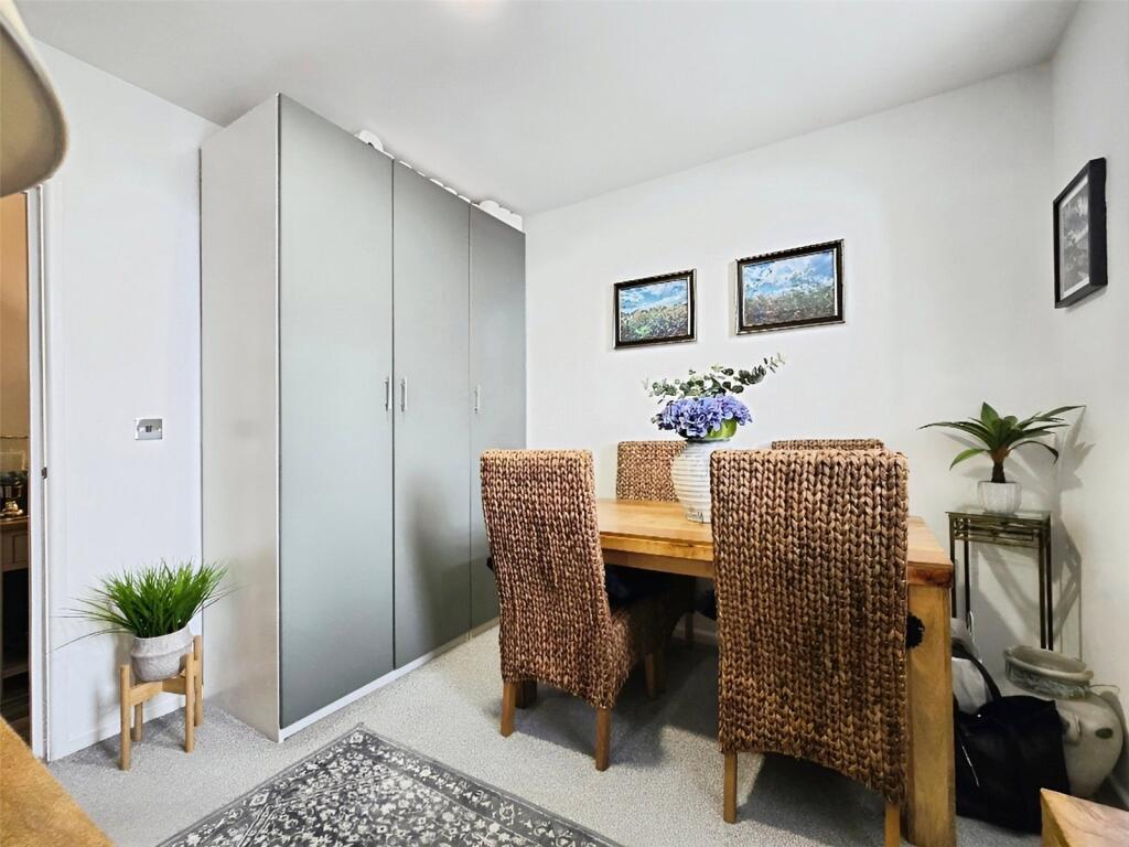Bedroom 2 / Dining