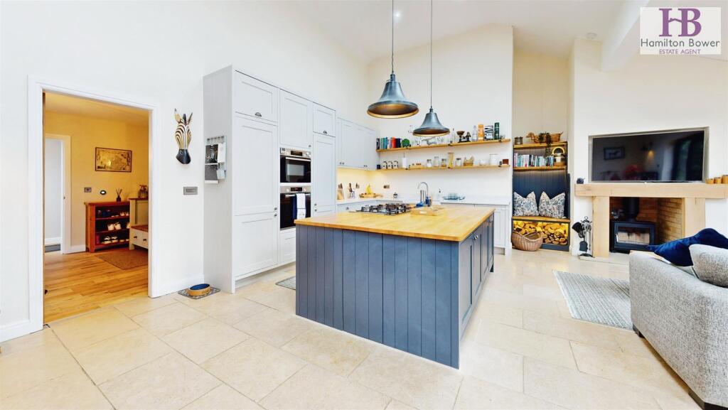 d4d677f8-26-Bridle-Stile-Kitchen 201.jpg