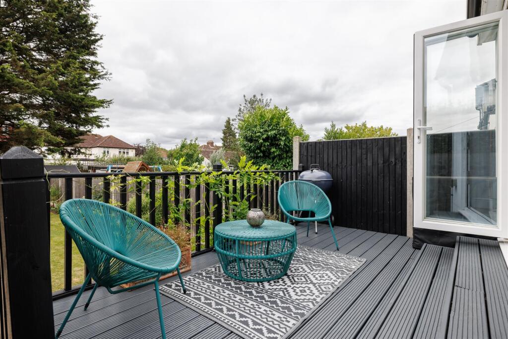 Southern Drive, IG10