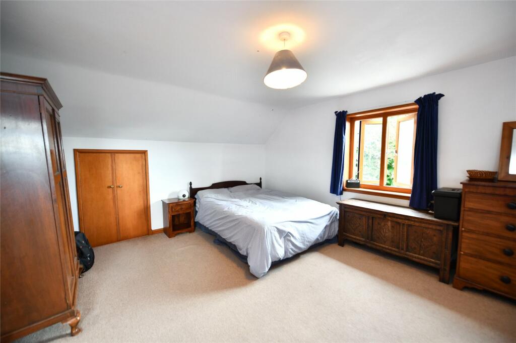 (Attic)bedroom 6