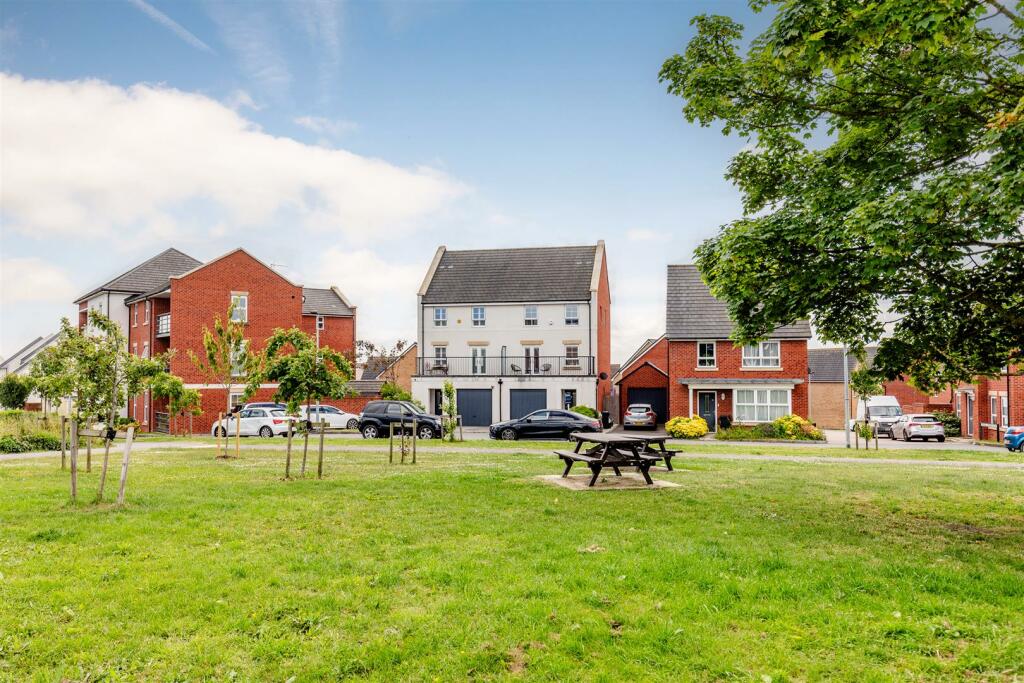Long Leaze Road, Patchway Park &amp; Front.jpg