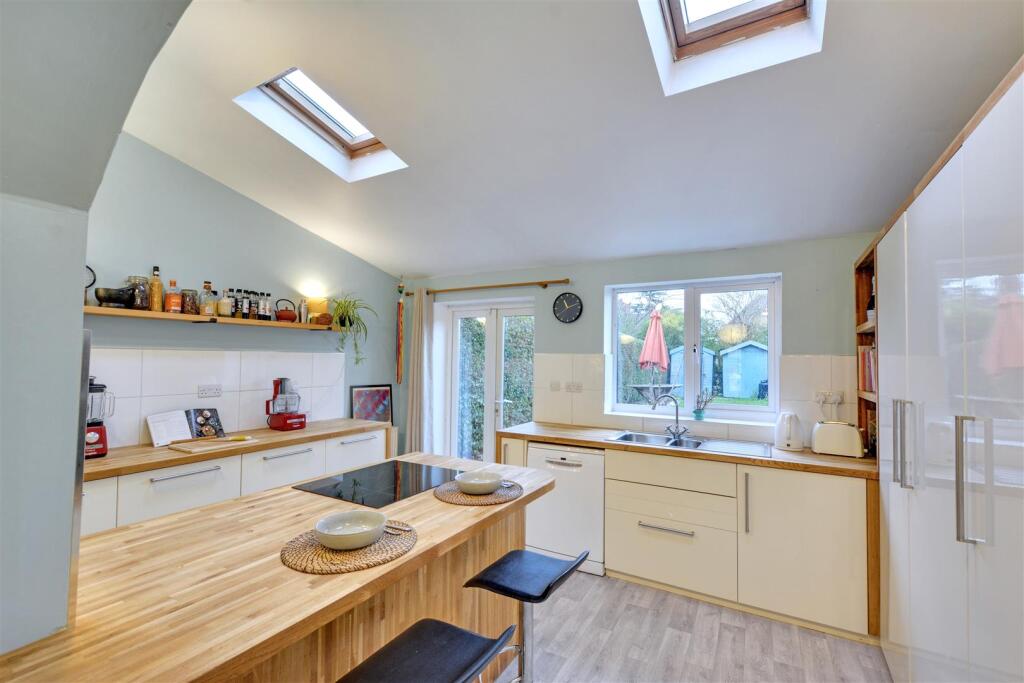 Kitchen_2.jpeg