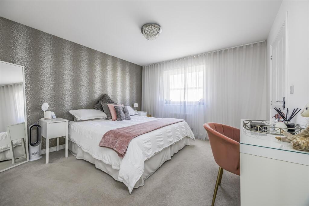 24 Angus Way, Waterlooville-PorticoMarketing-SoldB