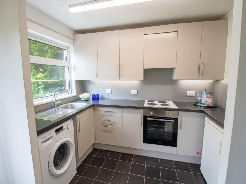 39WC - Kitchen (1)