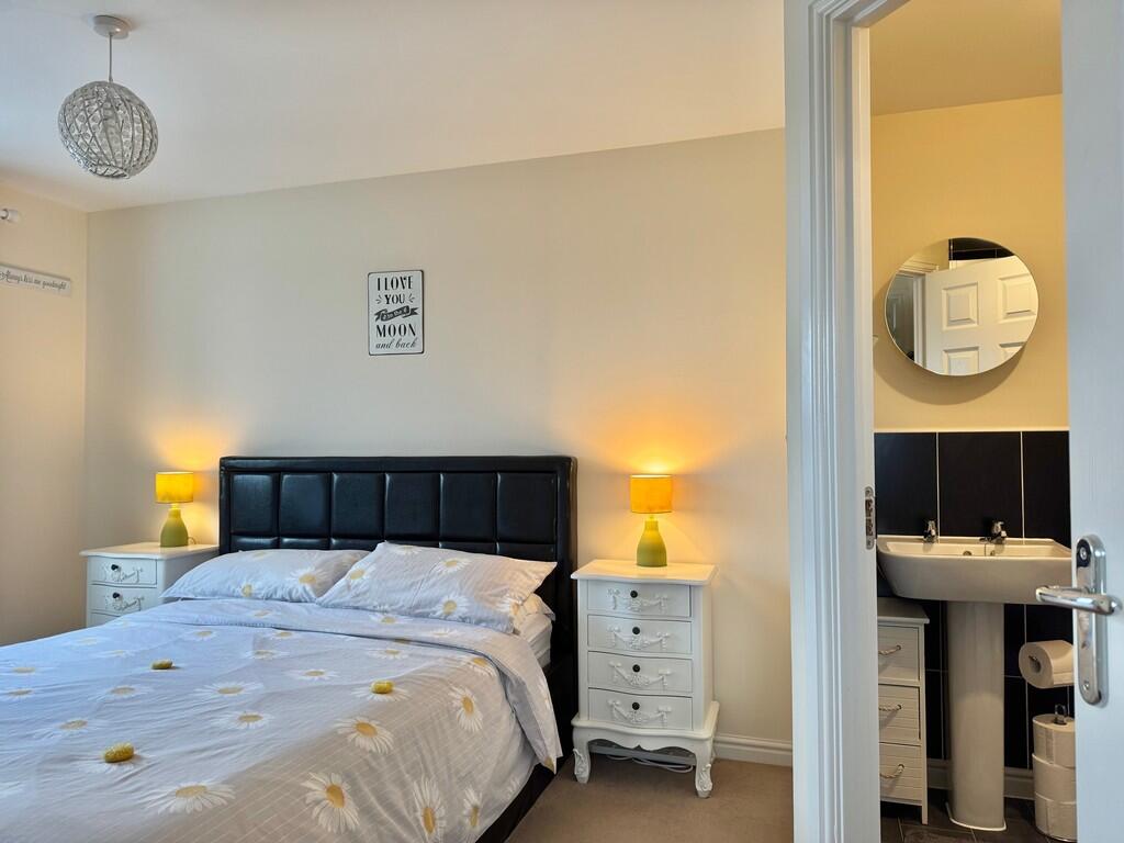 master bedroom wi...