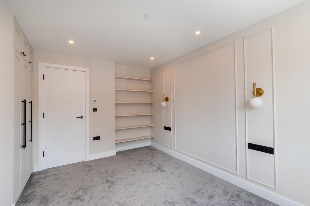 8646030-interior34.jpg