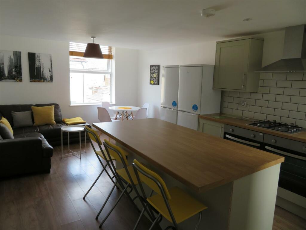 1 Stansted Road Kitch.JPG