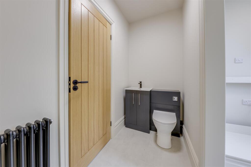 WC/ Utility &amp; Cloaks