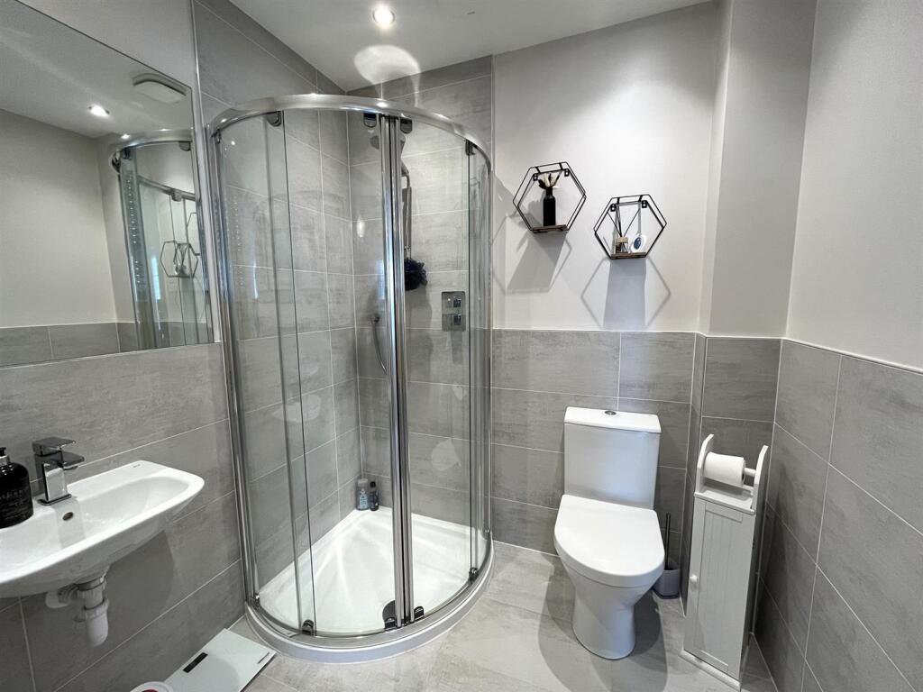 SHOWER ROOM